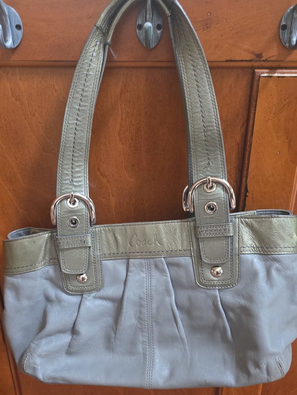 Coach Two-Tone Leather Shoulder Bag Grey/Silver.